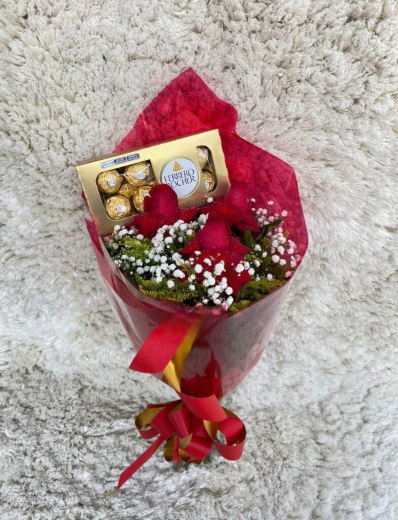 Mini Buquê Rosas com Ferrero Rocher